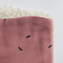 Cargar imagen en el visor de la galería, Warmy Little Feather